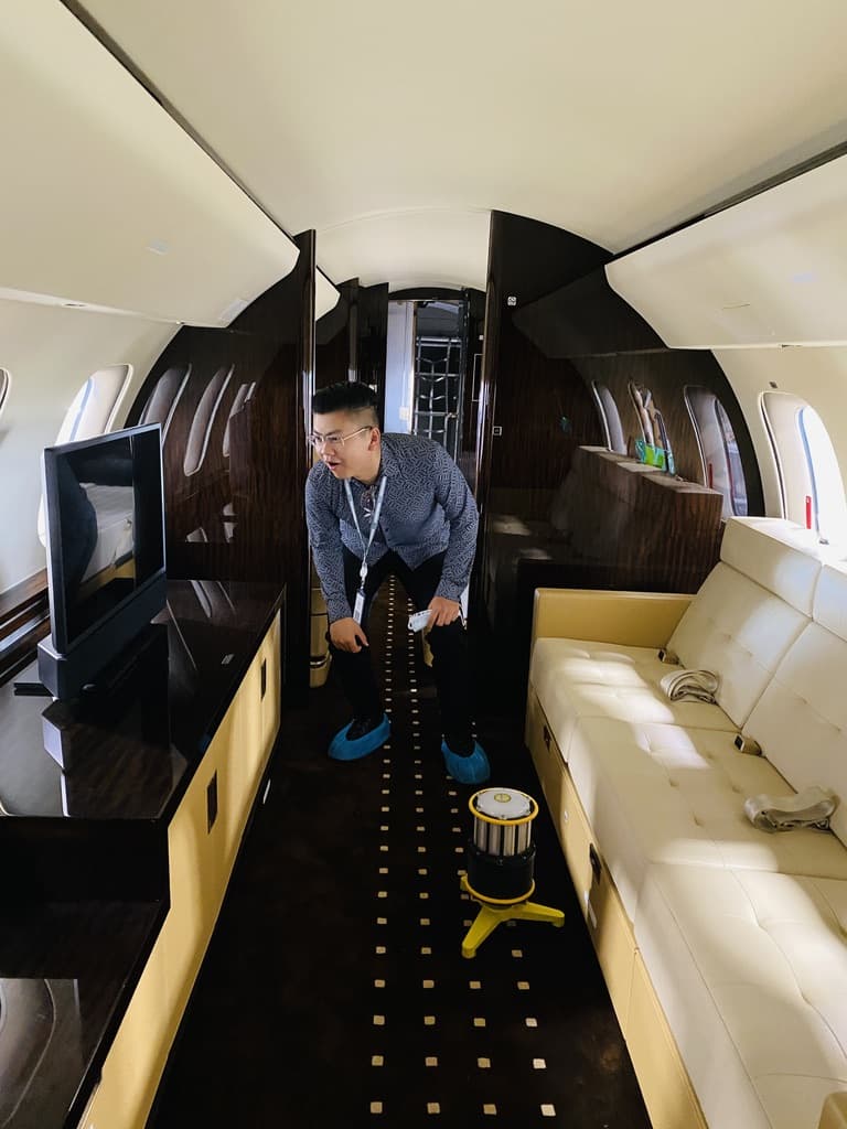 Bombardier aircraft cabin walkthrough