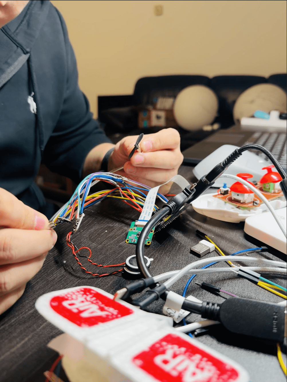Skyris badge and workspace